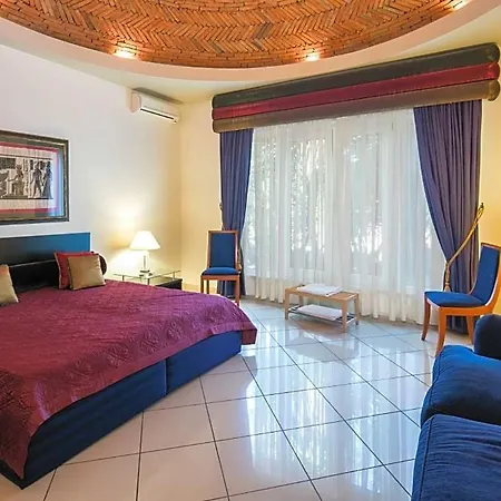 Villa Alvor Sleeps 12 Pool Air Con Wifi *