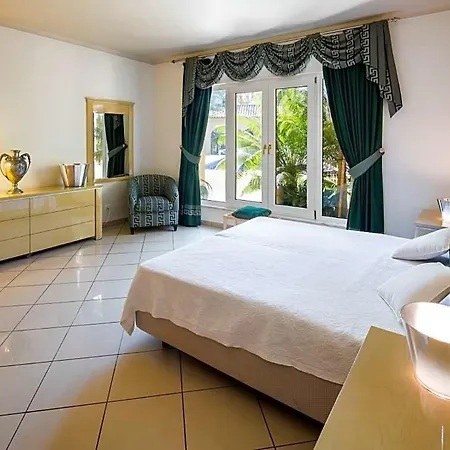 Alvor Sleeps 12 Pool Air Con Wifi Villa Portimao